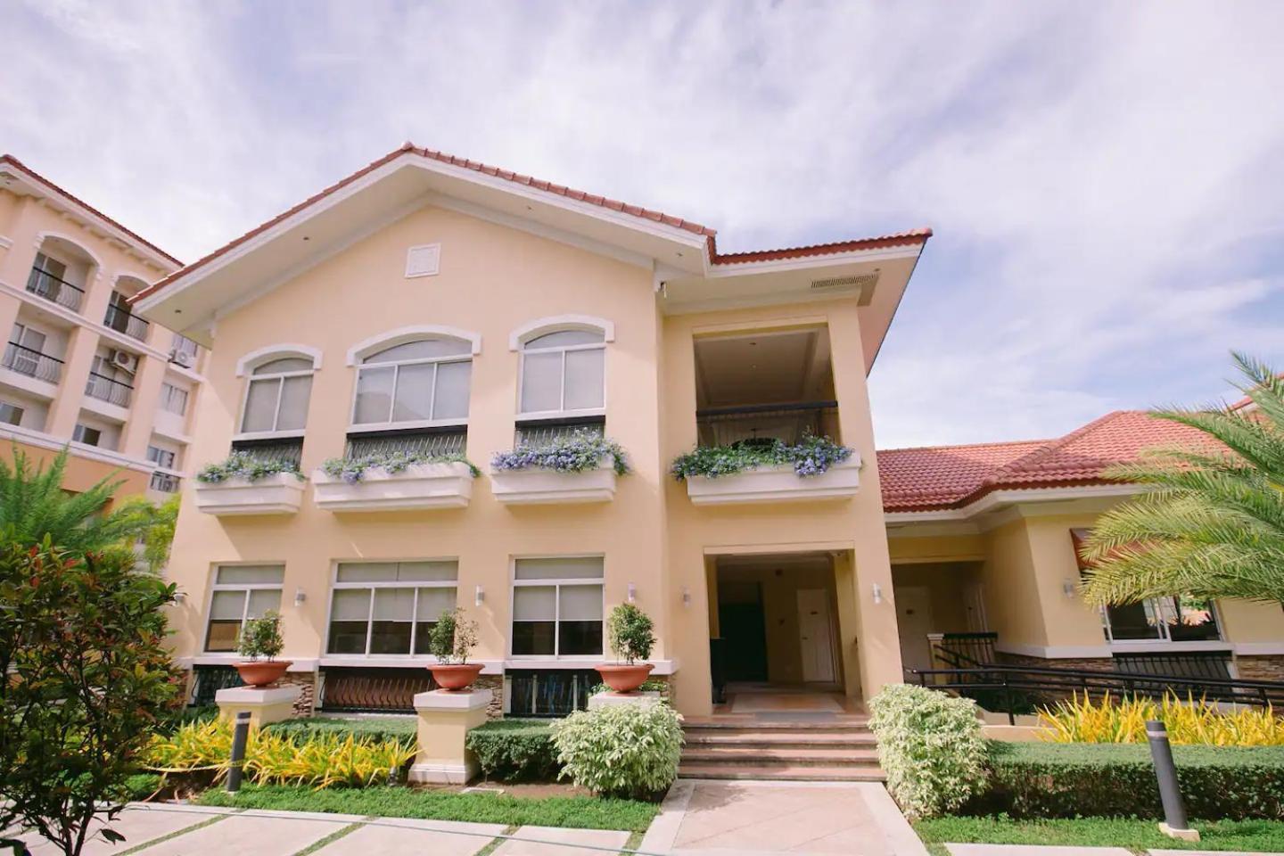 Kara'S Suite Cebu Esterno foto