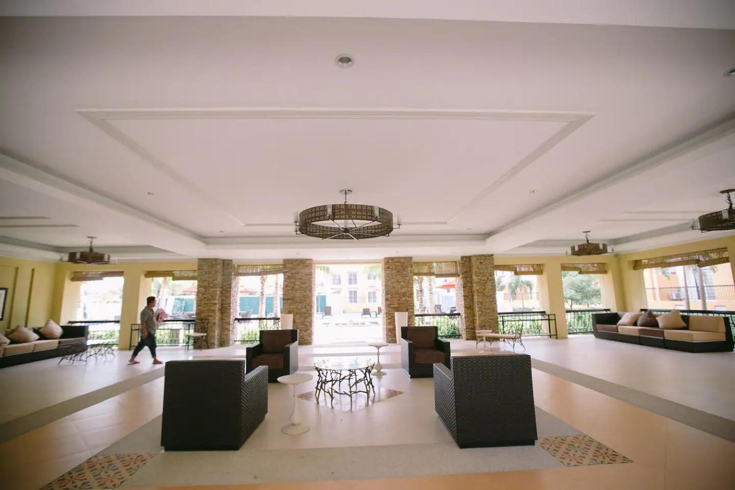 Kara'S Suite Cebu Esterno foto